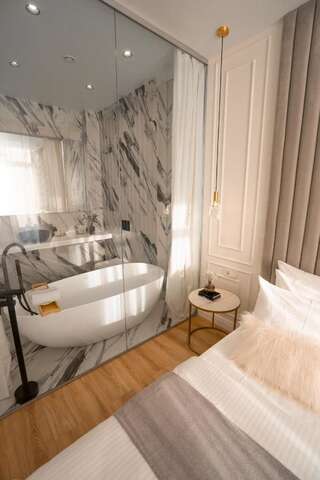 Гостиница Suite Hotel Кемерово Люкс с кроватью размера «king-size»-11