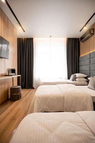 Гостиница Suite Hotel Кемерово Трехместный номер Делюкс-6